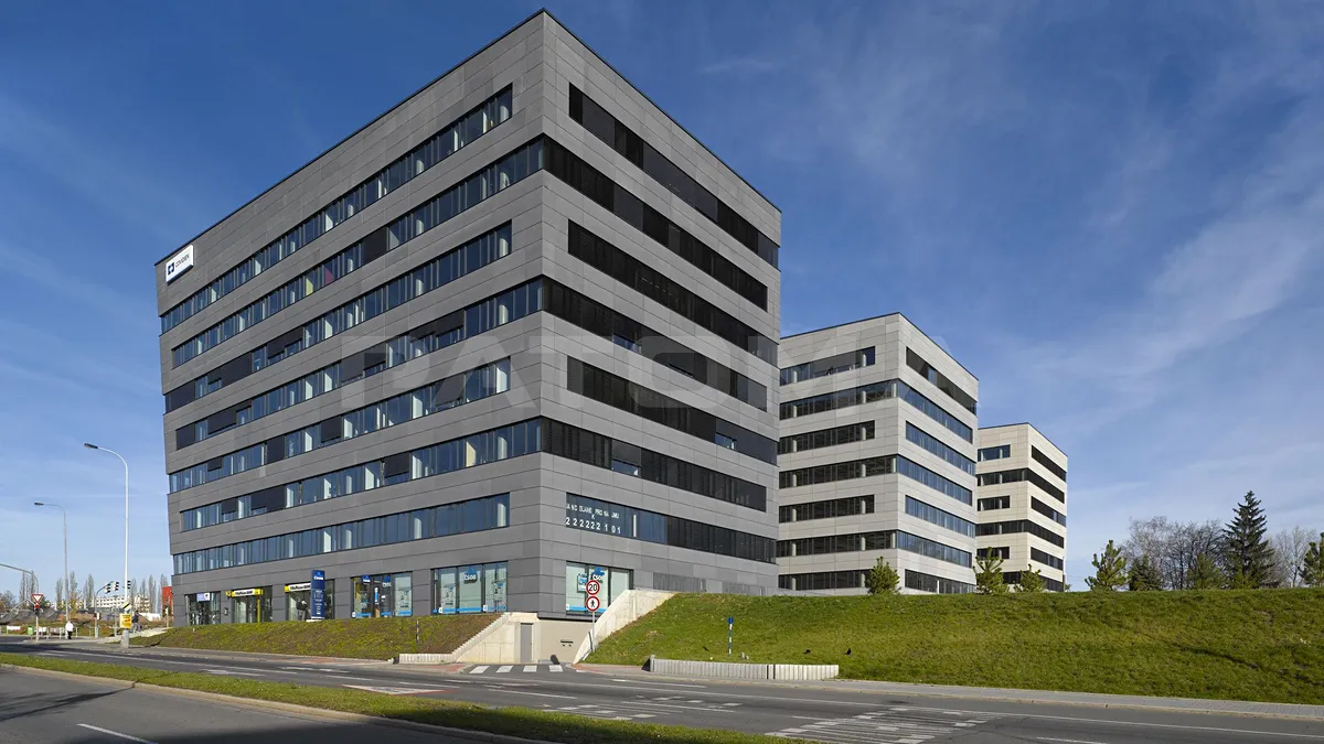 Pronájem kanceláře 1154 m²